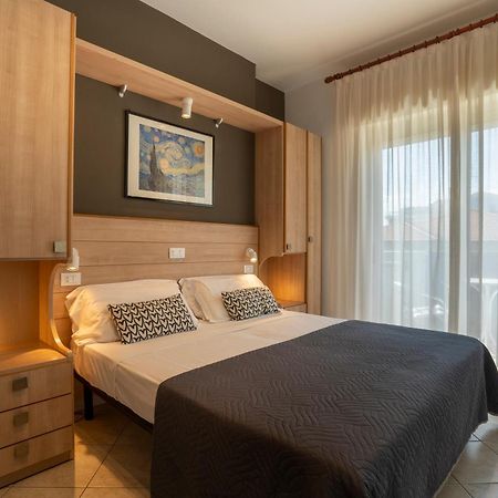 Hotel Mocambo Riccione Esterno foto