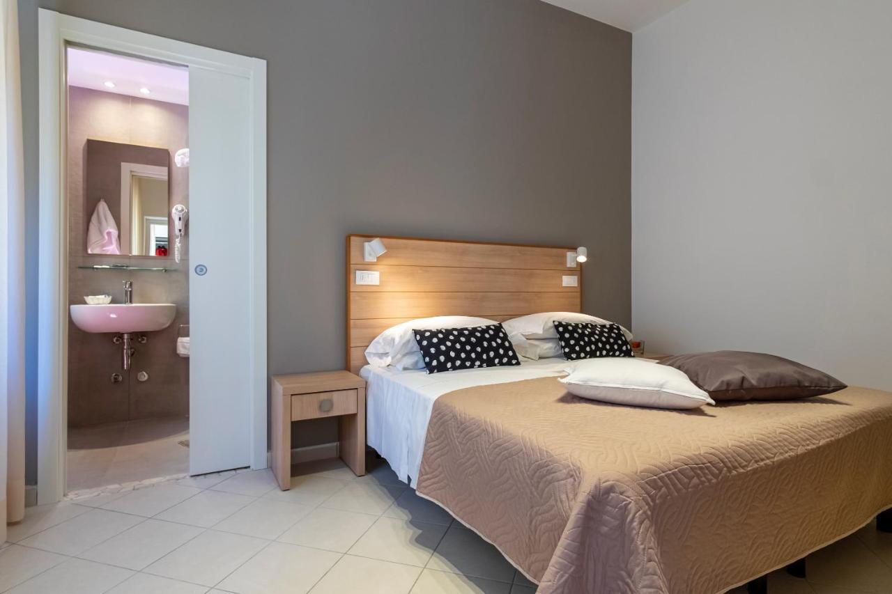 Hotel Mocambo Riccione Esterno foto