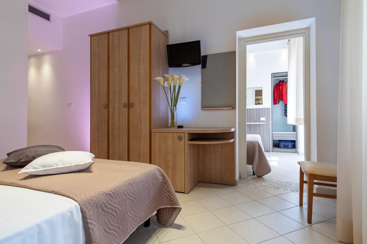 Hotel Mocambo Riccione Esterno foto