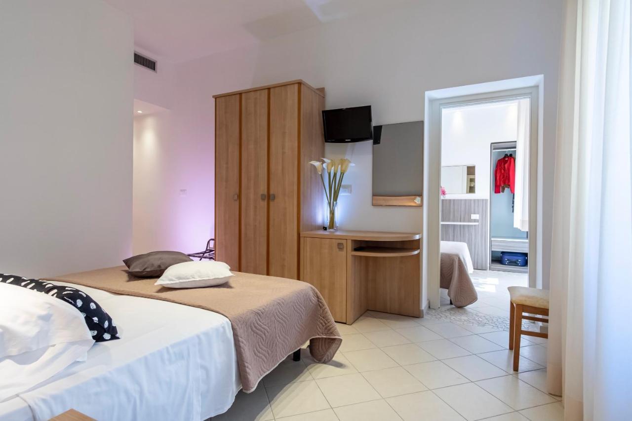 Hotel Mocambo Riccione Esterno foto