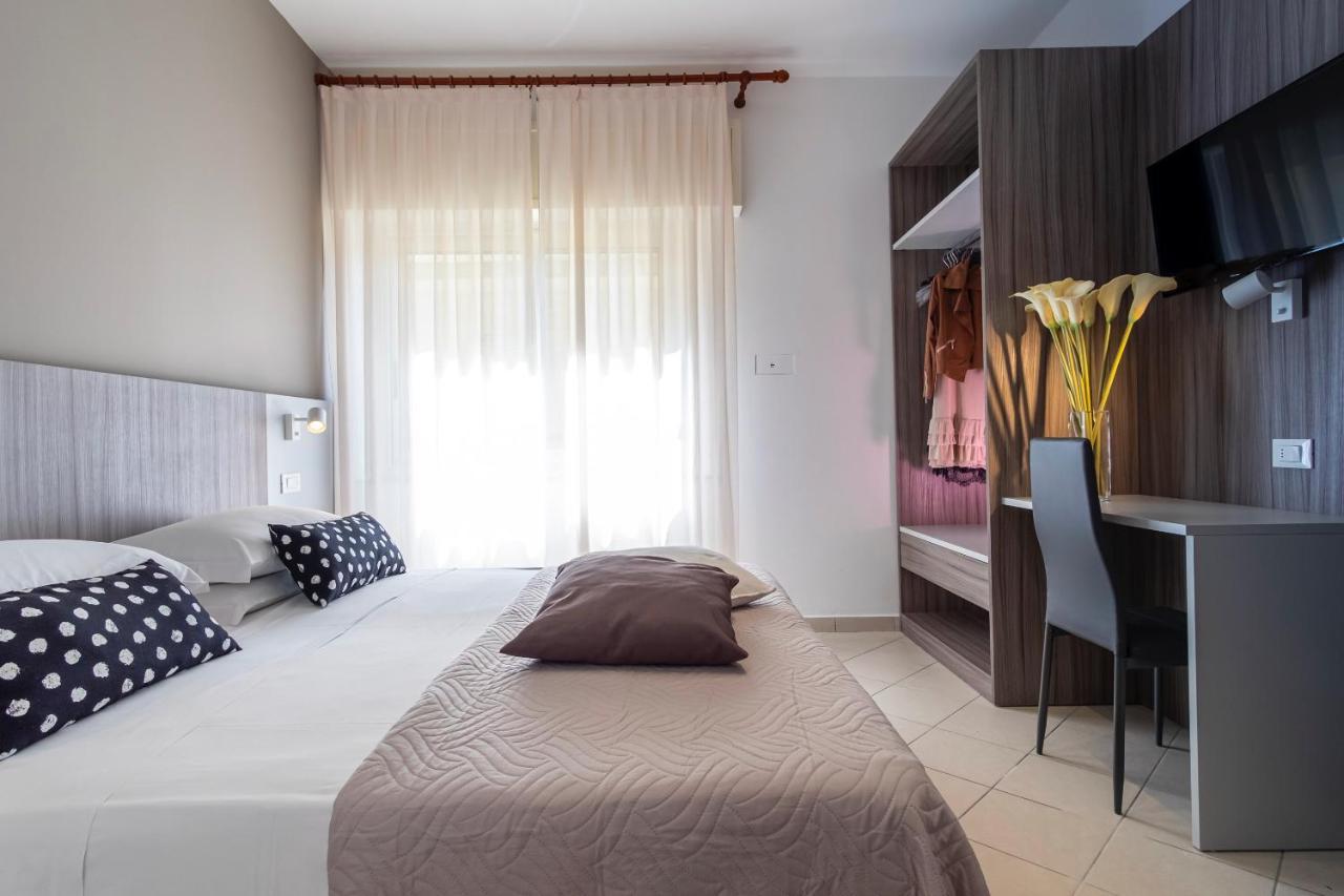 Hotel Mocambo Riccione Esterno foto