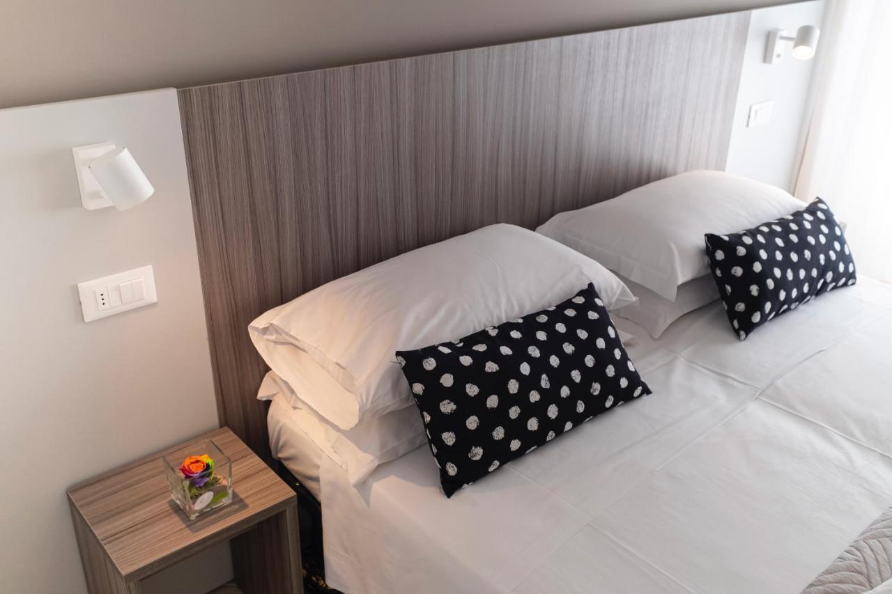 Hotel Mocambo Riccione Esterno foto