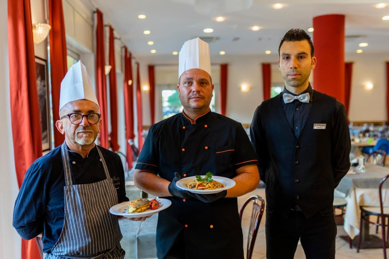 Hotel Mocambo Riccione Esterno foto