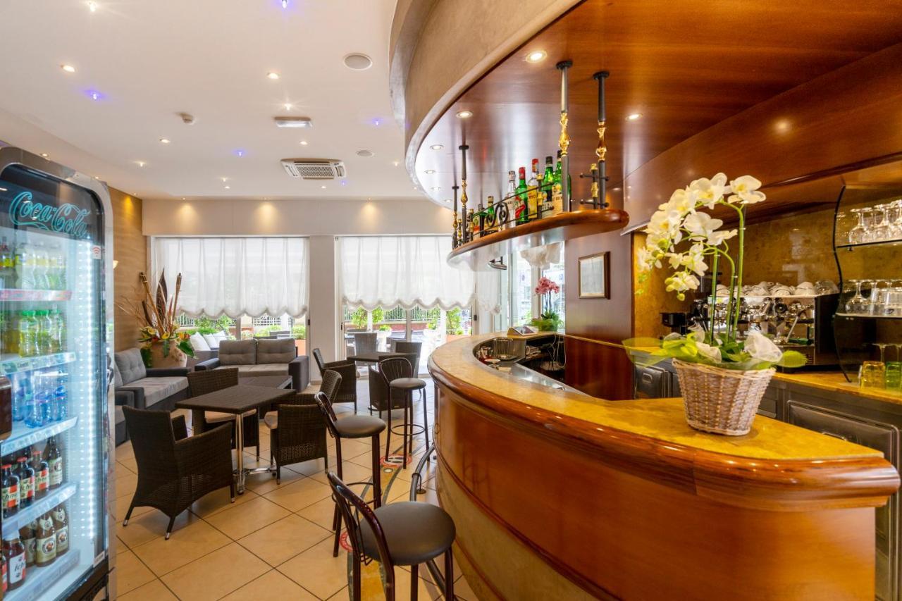 Hotel Mocambo Riccione Esterno foto