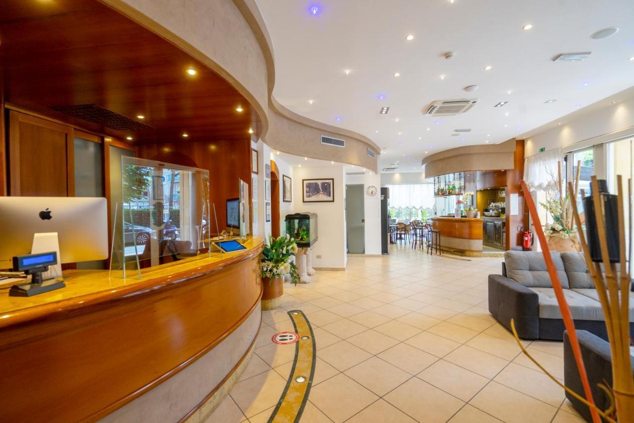 Hotel Mocambo Riccione Esterno foto
