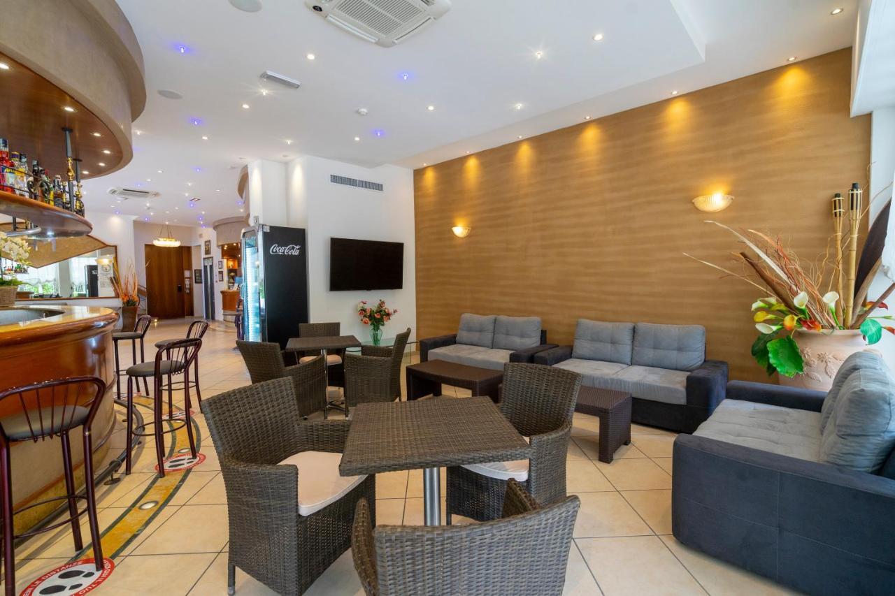 Hotel Mocambo Riccione Esterno foto