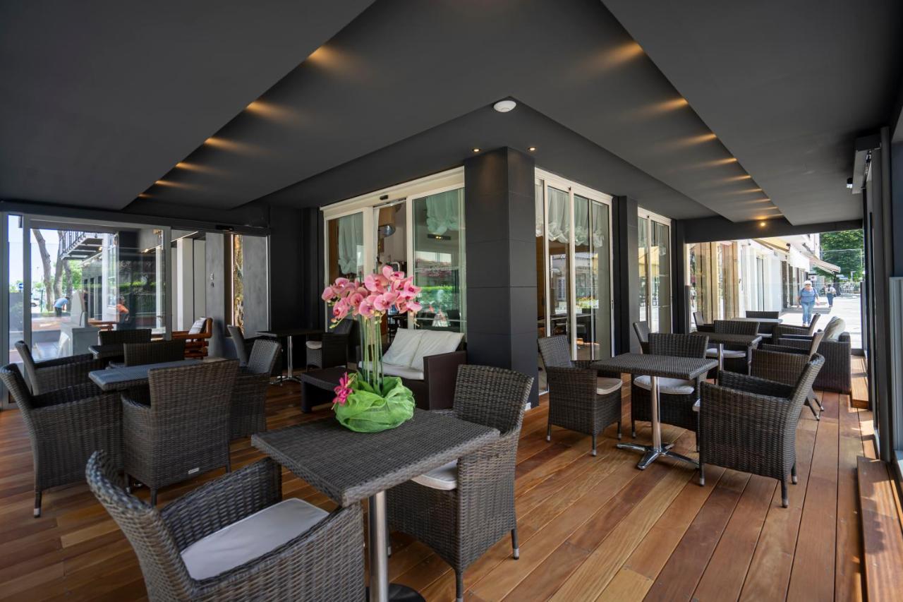 Hotel Mocambo Riccione Esterno foto