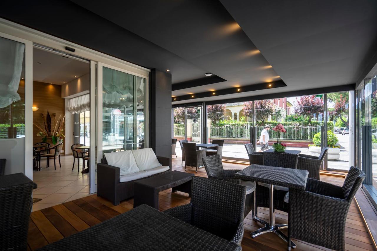 Hotel Mocambo Riccione Esterno foto