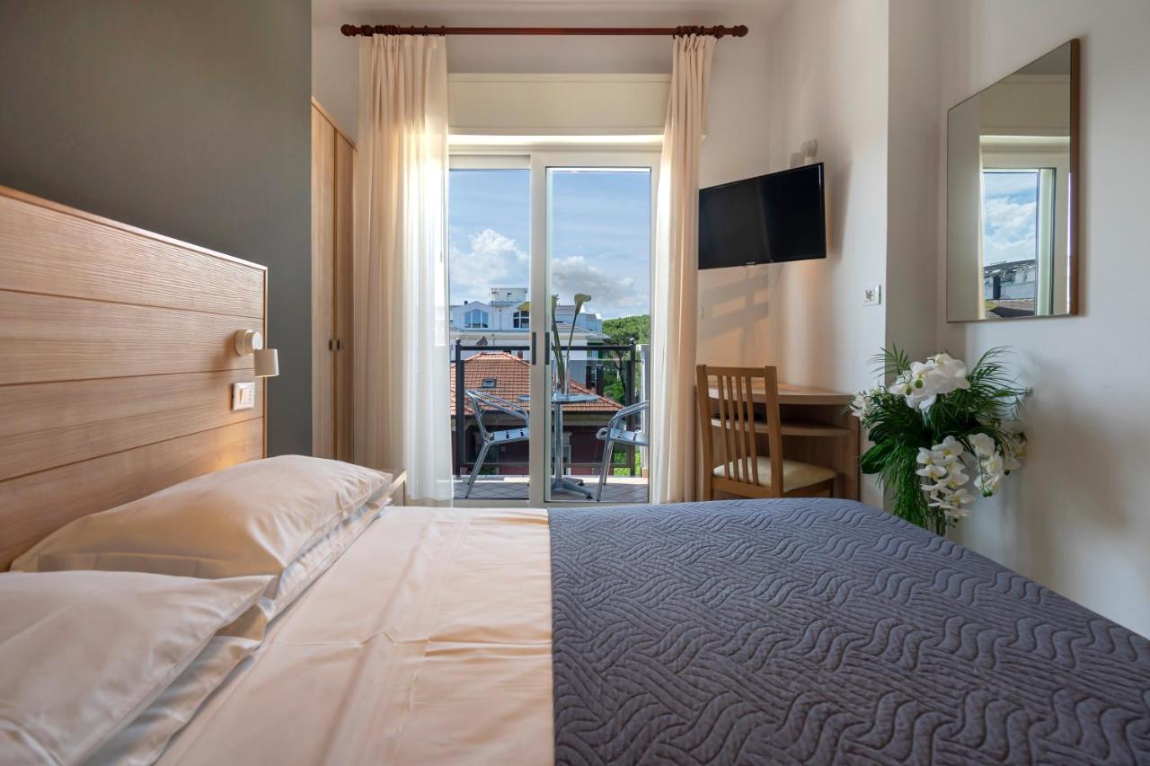 Hotel Mocambo Riccione Esterno foto
