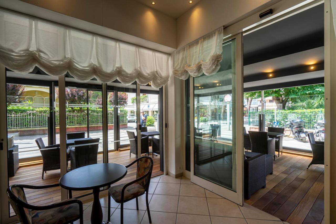Hotel Mocambo Riccione Esterno foto