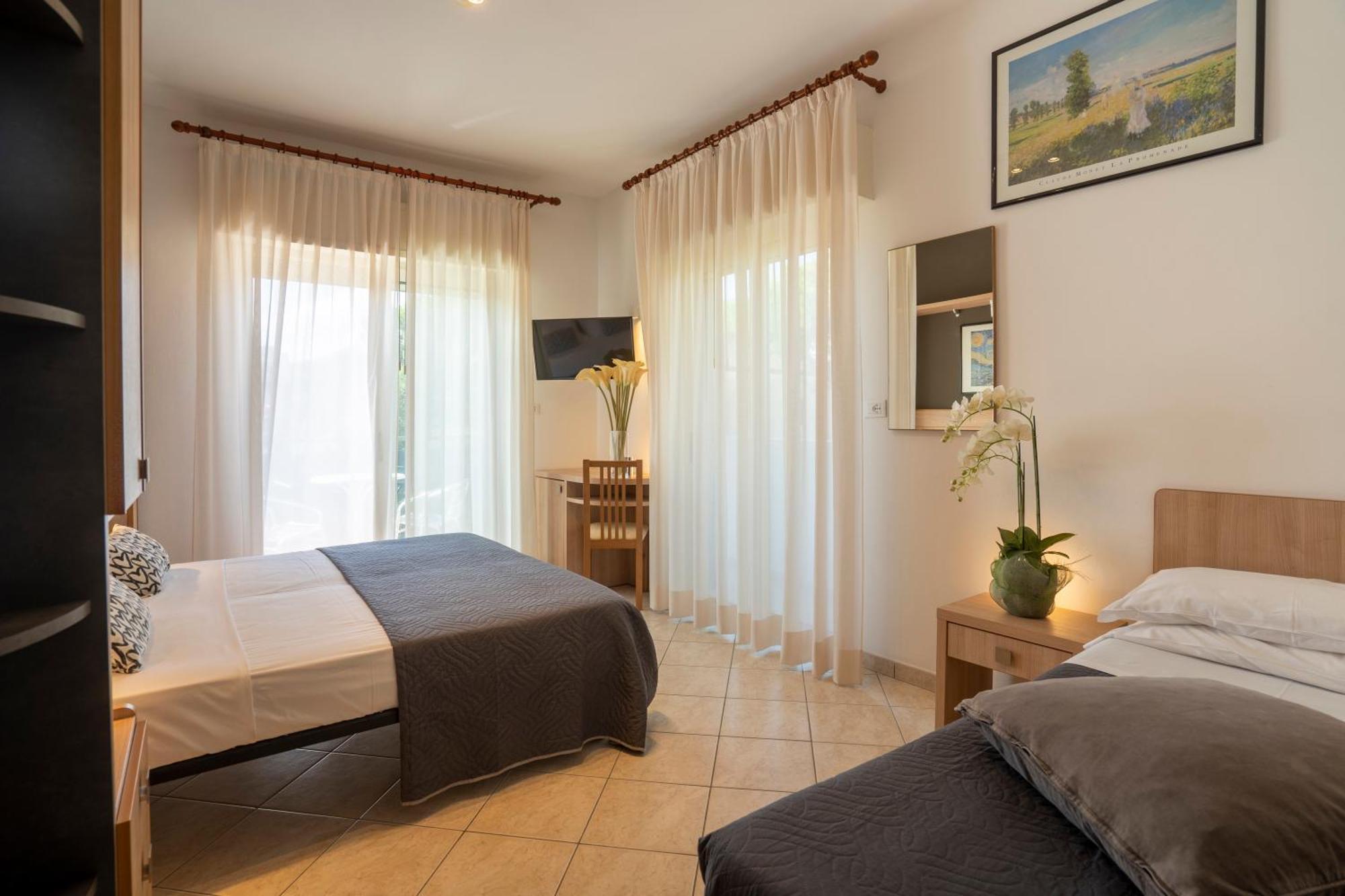 Hotel Mocambo Riccione Esterno foto