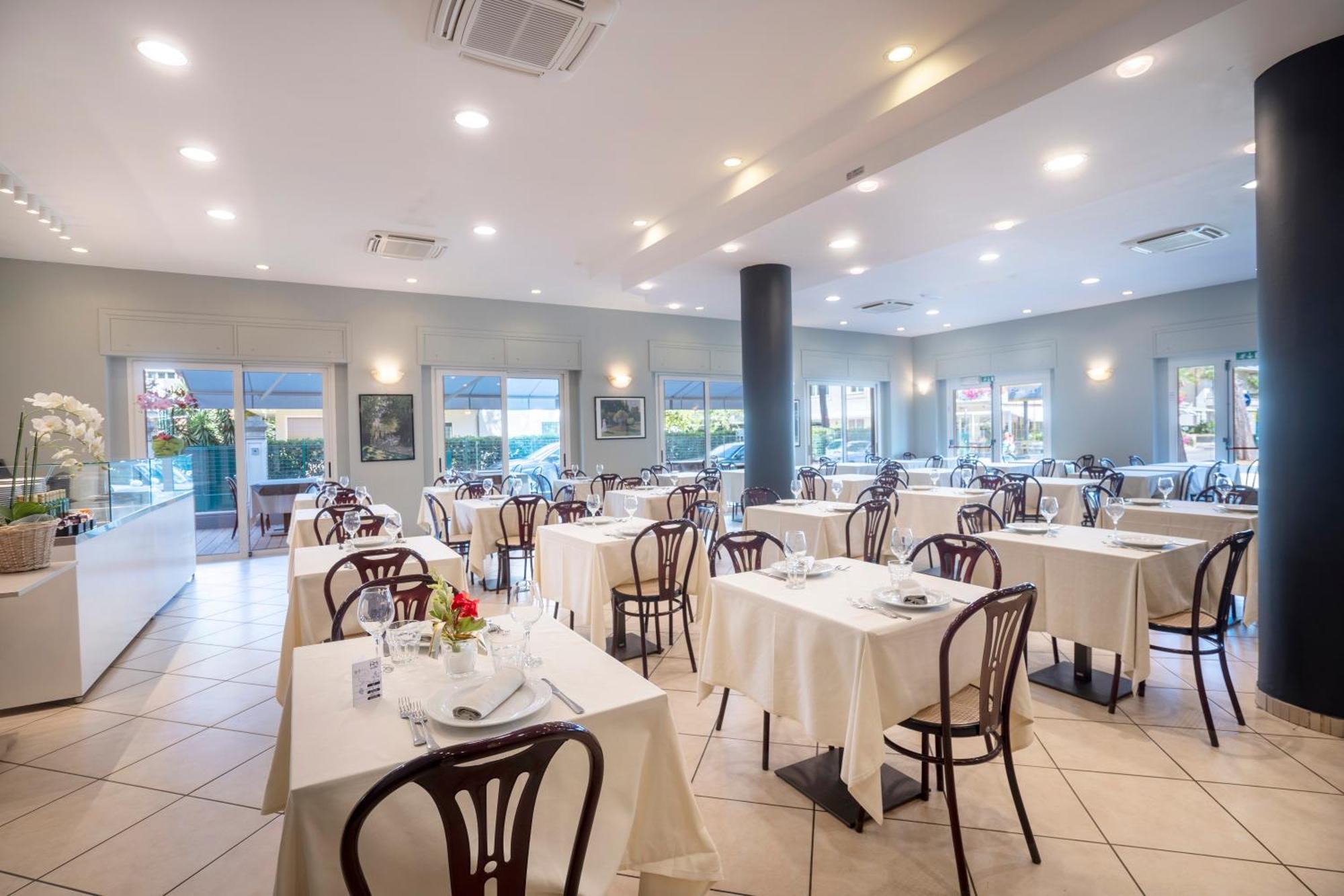 Hotel Mocambo Riccione Esterno foto