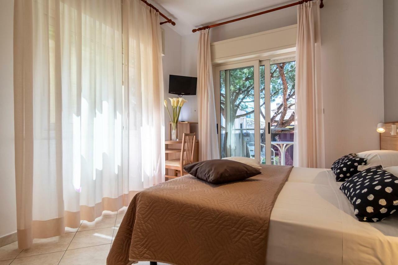 Hotel Mocambo Riccione Esterno foto